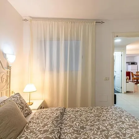 As De Casas - Cristianos Steps From The Sea Apartamento *